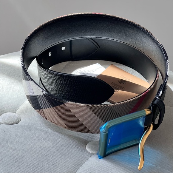 Burberry Check Leather Belt in Black - Picture 4 of 9